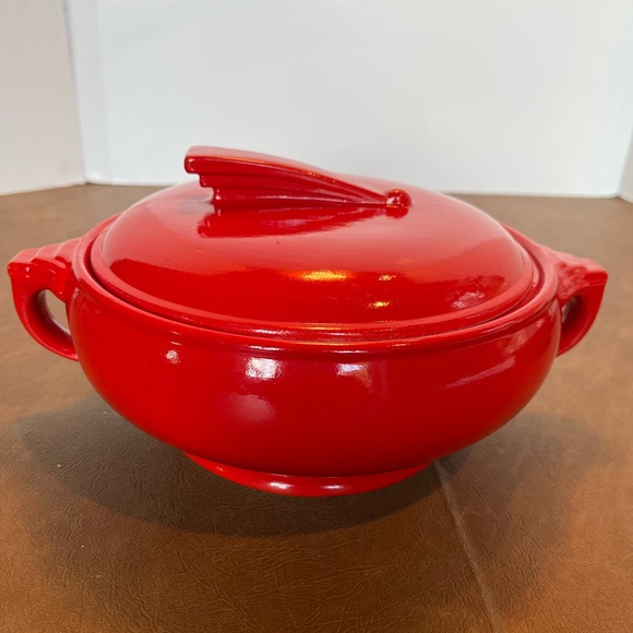 Rare Vintage Hall Sundial Lid Covered Casserole Dish in Chinese Red - Picture 3 of 14